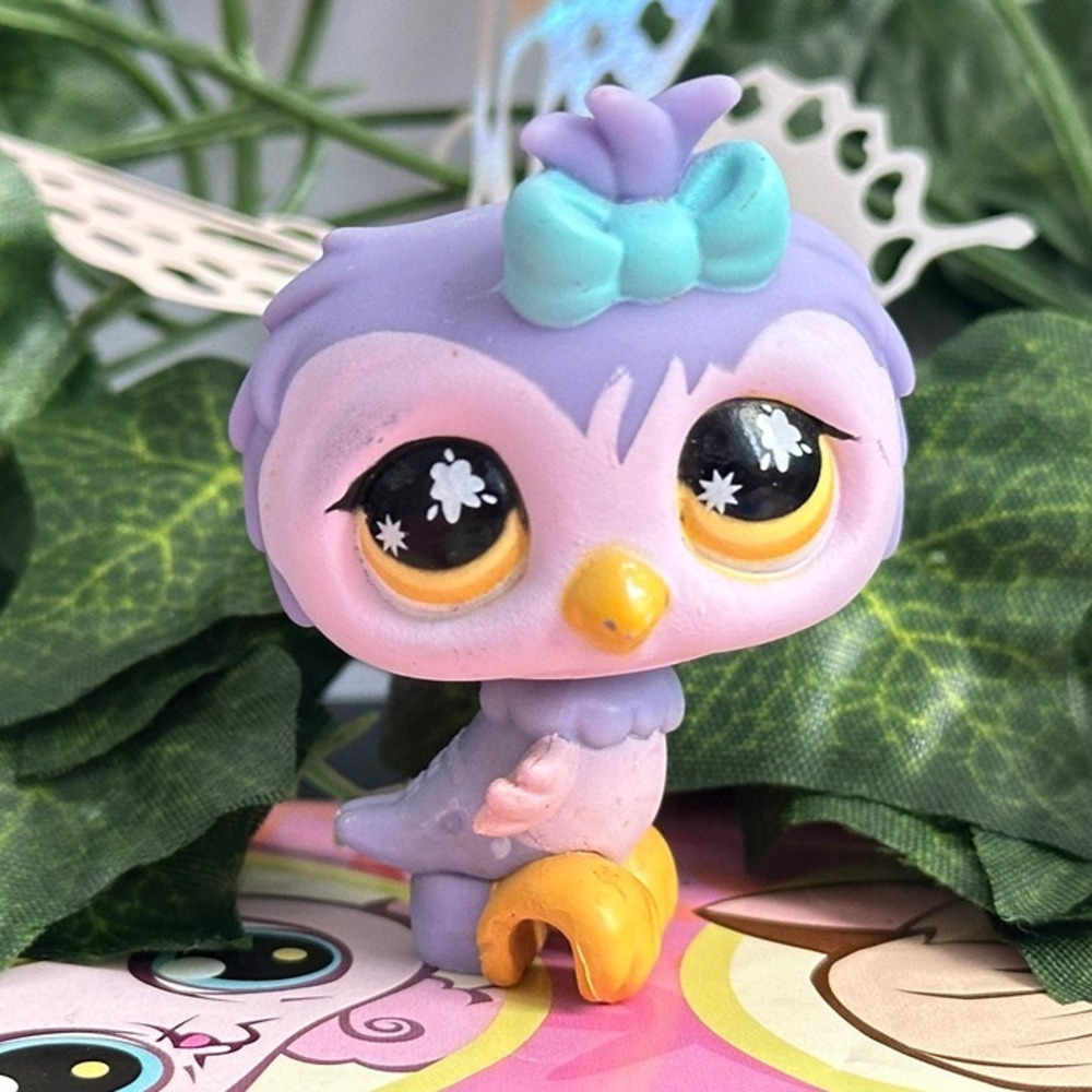 Littlest Pet Shop LPS 924 Purple Owl Bird Lilac Blue w Accessory Brown - Picture 1 of 4